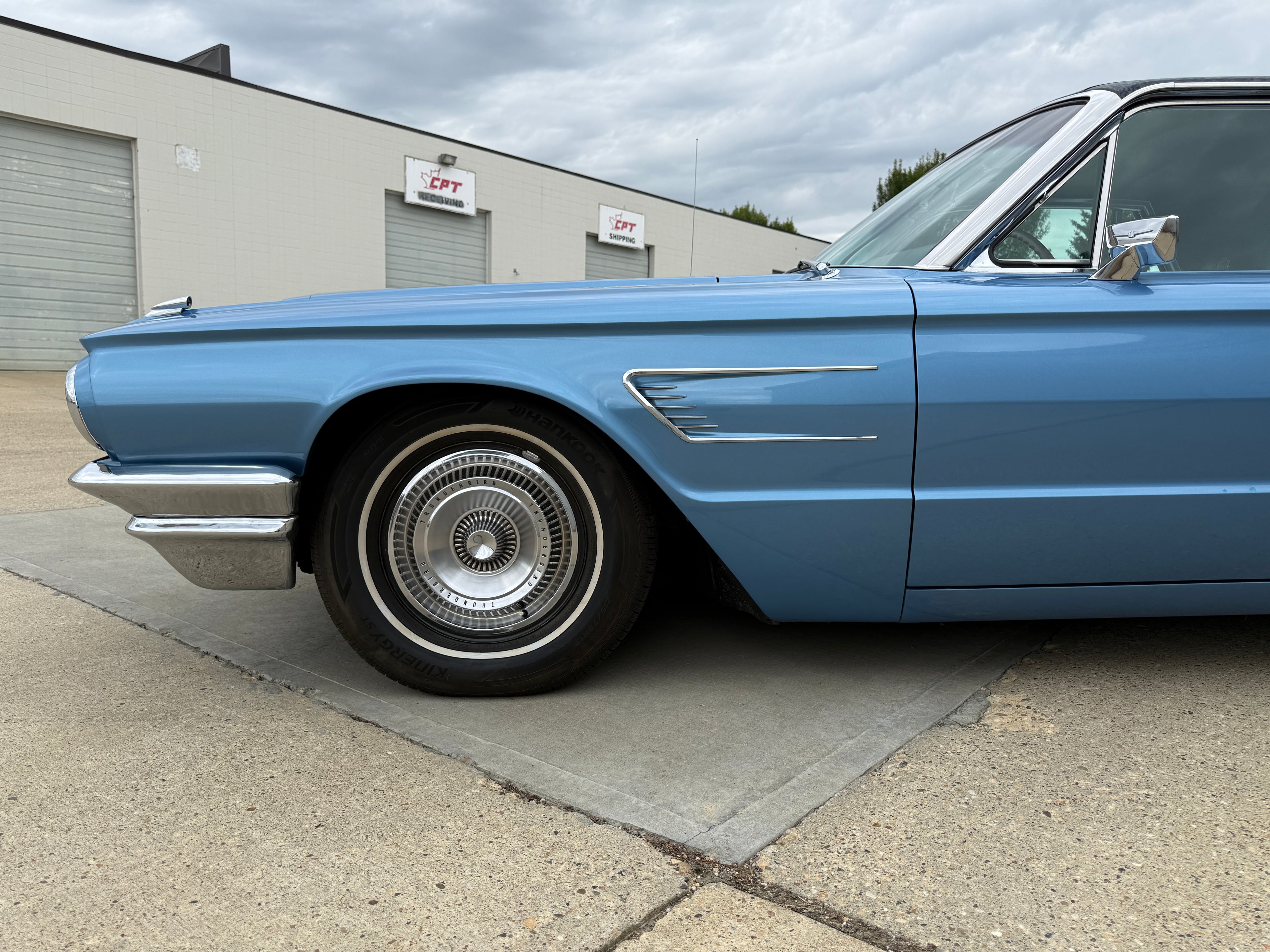 1965 Ford Thunderbird 390 CID V8