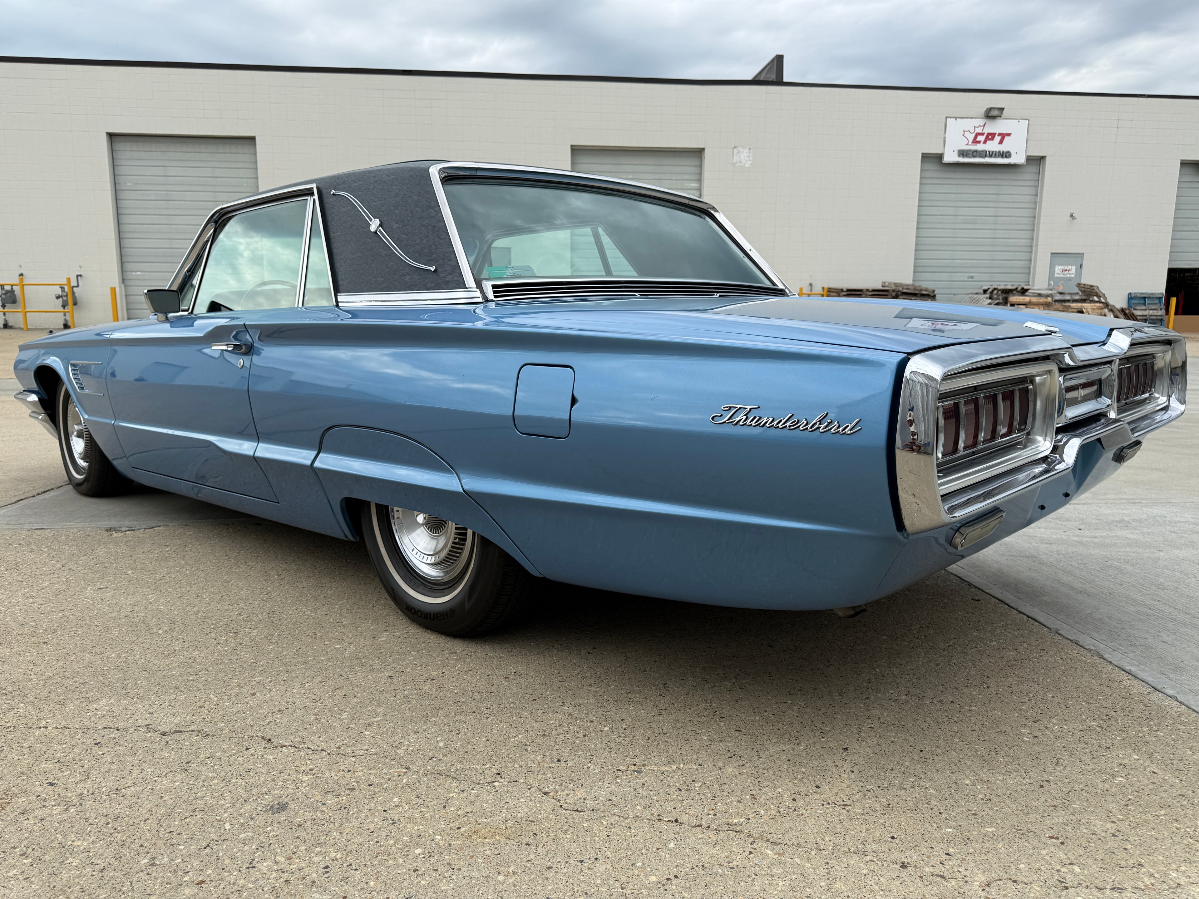 1965 Ford Thunderbird 390 CID V8