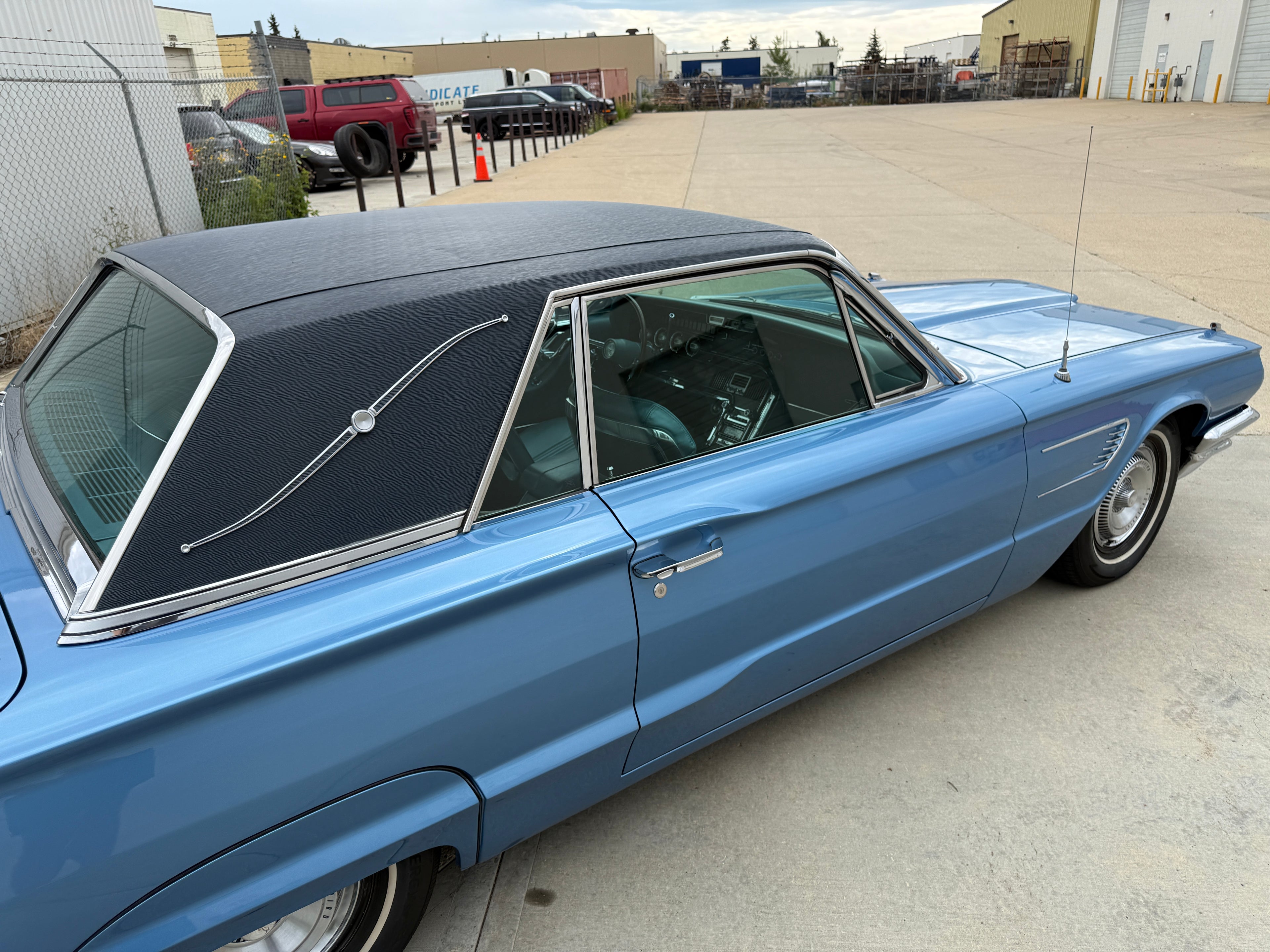 1965 Ford Thunderbird 390 CID V8