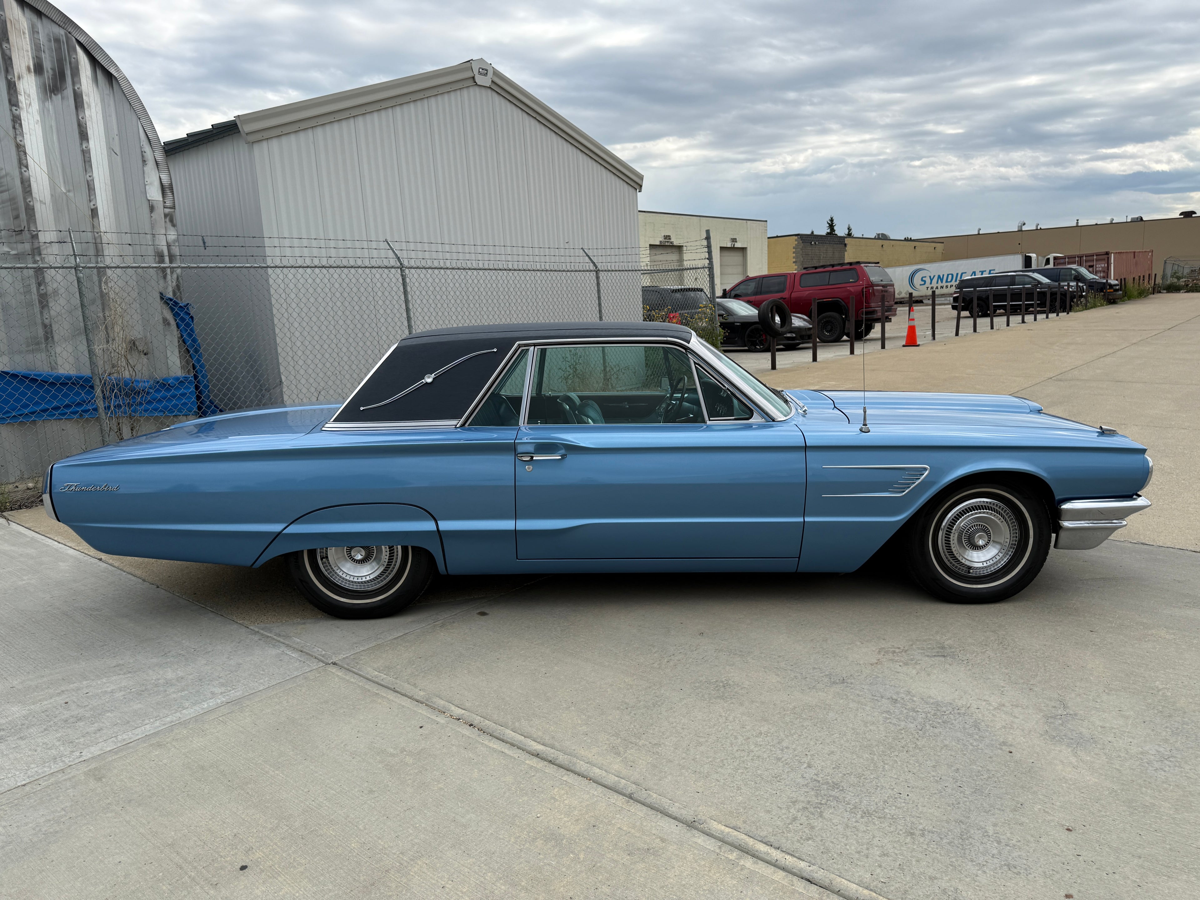 1965 Ford Thunderbird 390 CID V8