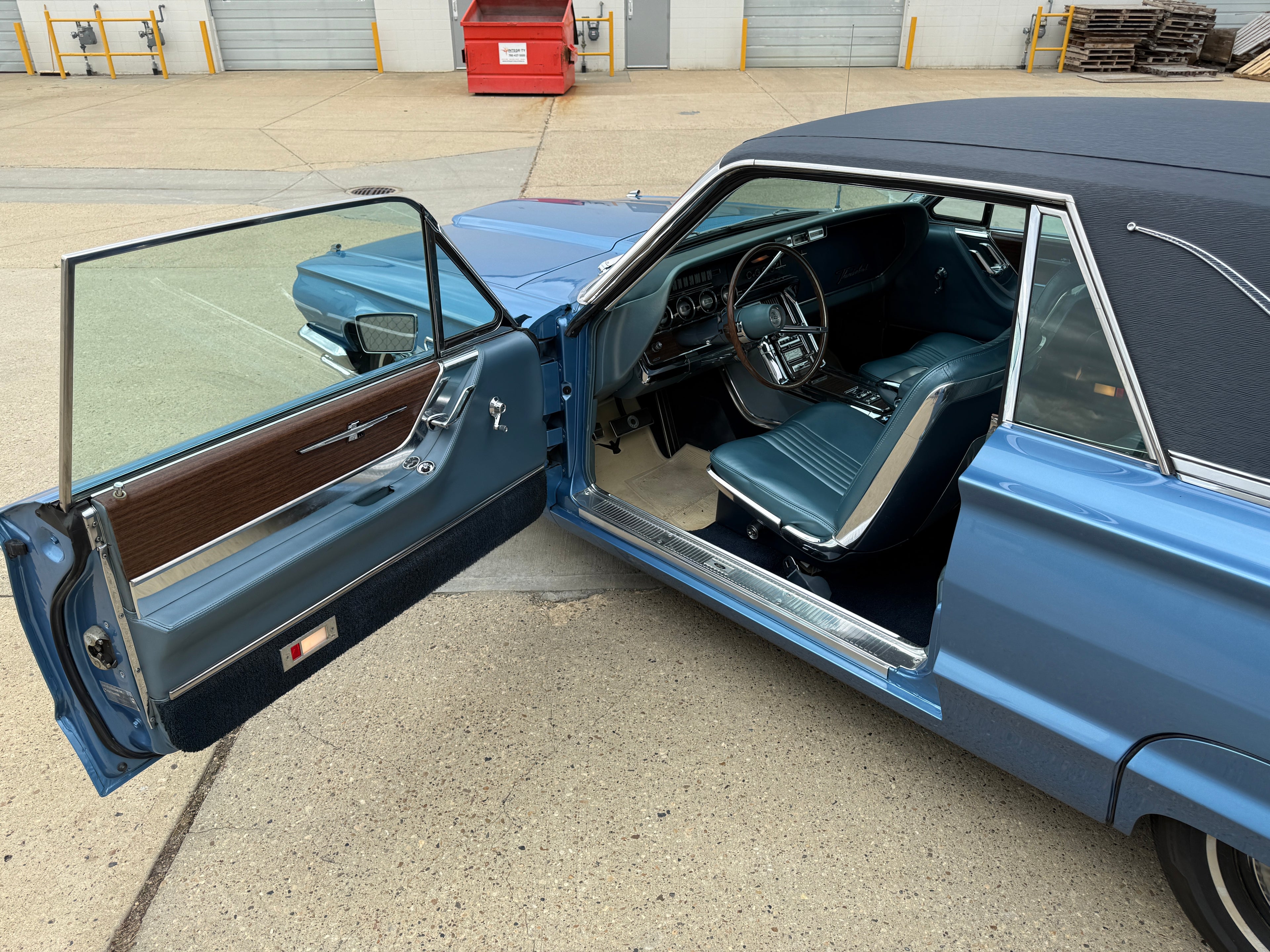 1965 Ford Thunderbird 390 CID V8