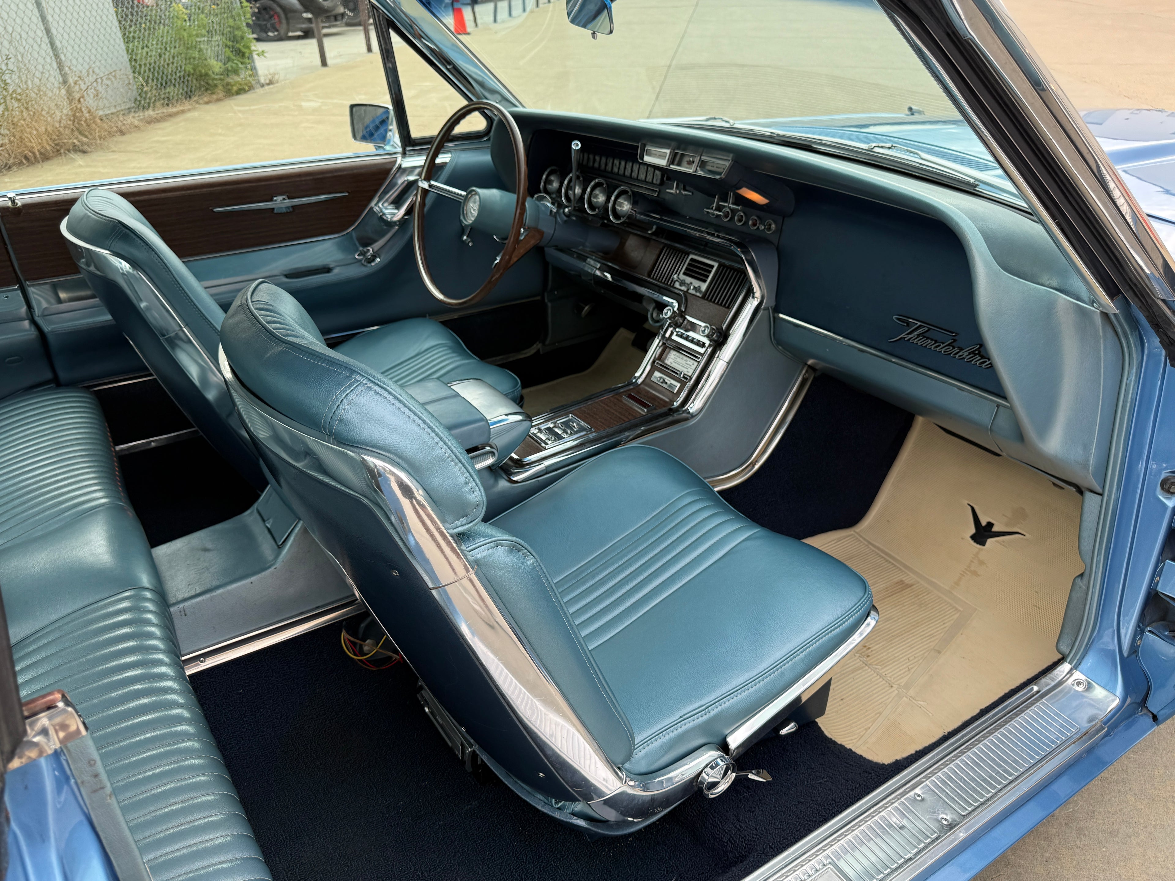 1965 Ford Thunderbird 390 CID V8