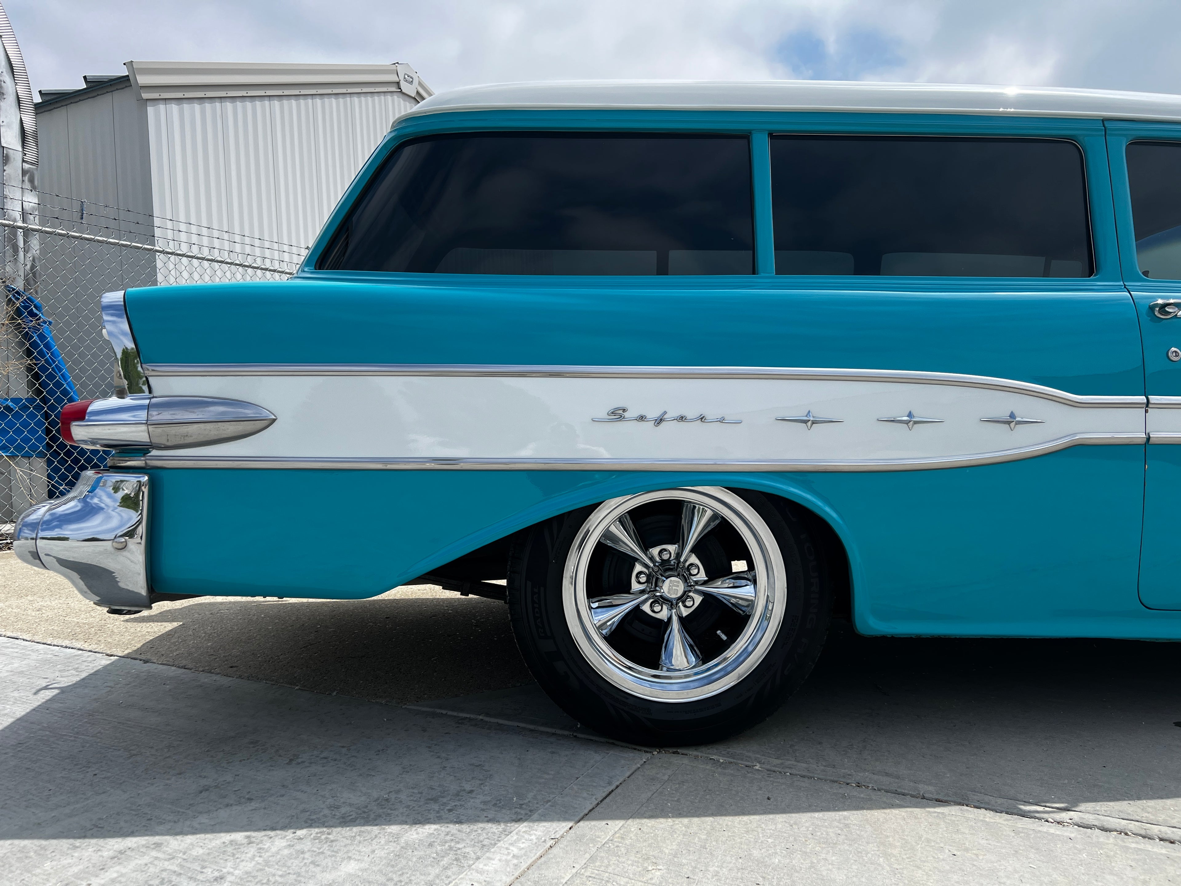 1957 Pontiac Pathfinder Safari 2DR Custom