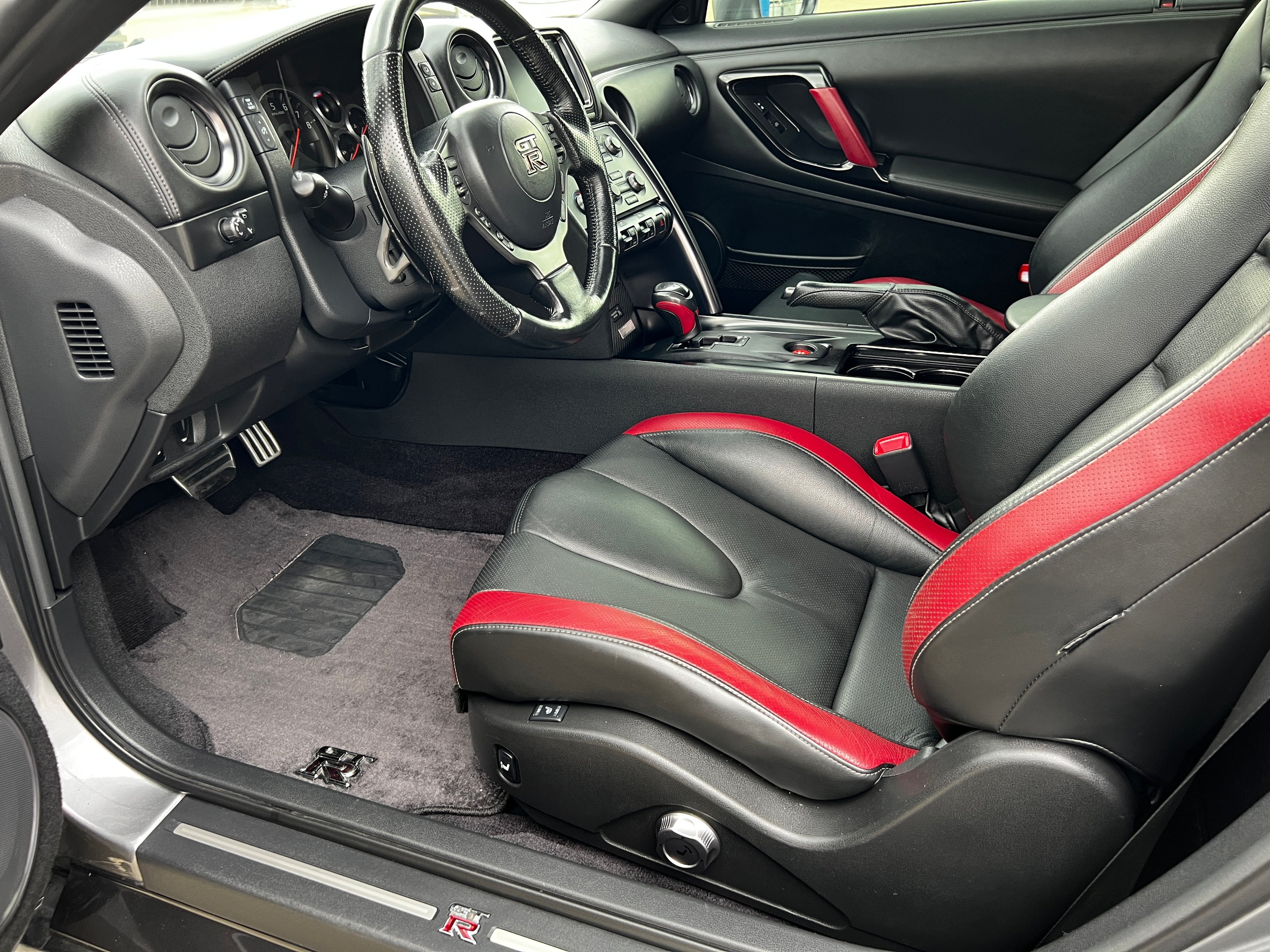 2012 Nissan GTR Black Edition